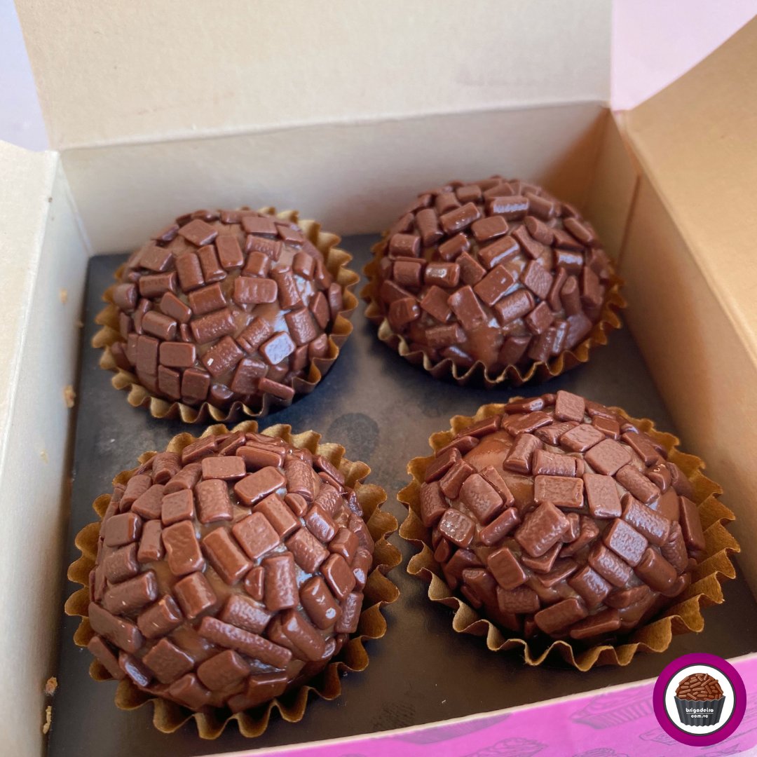 brigadeirocomvc's tweet photo. A verdadeira caixinha da felicidade! 

Você pode escolher entre uma caixinha tradicional ou diversificar os sabores! 

E aí, o que você prefere?

#brigadeiro #chocolate #sorvete #bolo #doce #sobremesa #confeitaria #empreendedora #delivery #foodtech #startup #brigadeirocomvc https://t.co/4kbZrbjdbg