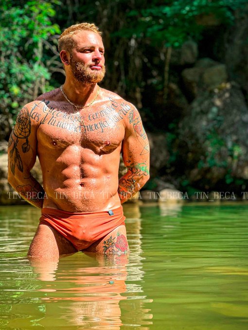 https://t.co/wvOchn2PNy aqu&iacute; en la cascada ! Bien cachondo !! Con ganas de hacer cosas sucias en el mato