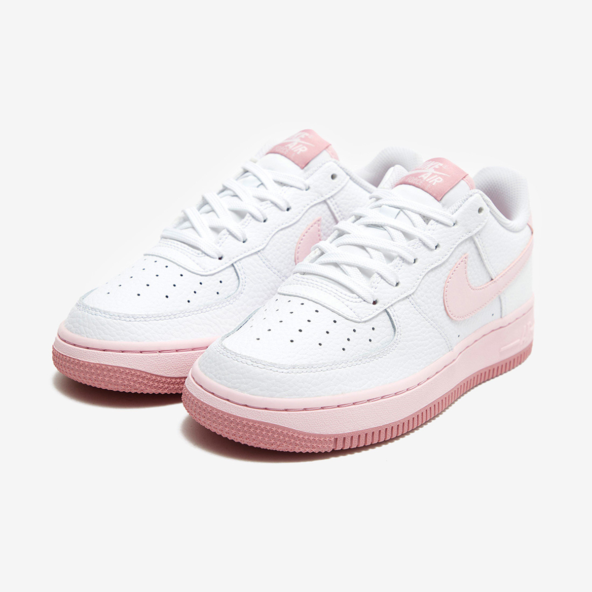 houseofheat's tweet photo. First Looks // Nike Air Force 1 Low GS “Pink Bottom”

SEE MORE: https://t.co/mwdfE8TID4 https://t.co/M60QslEr3H