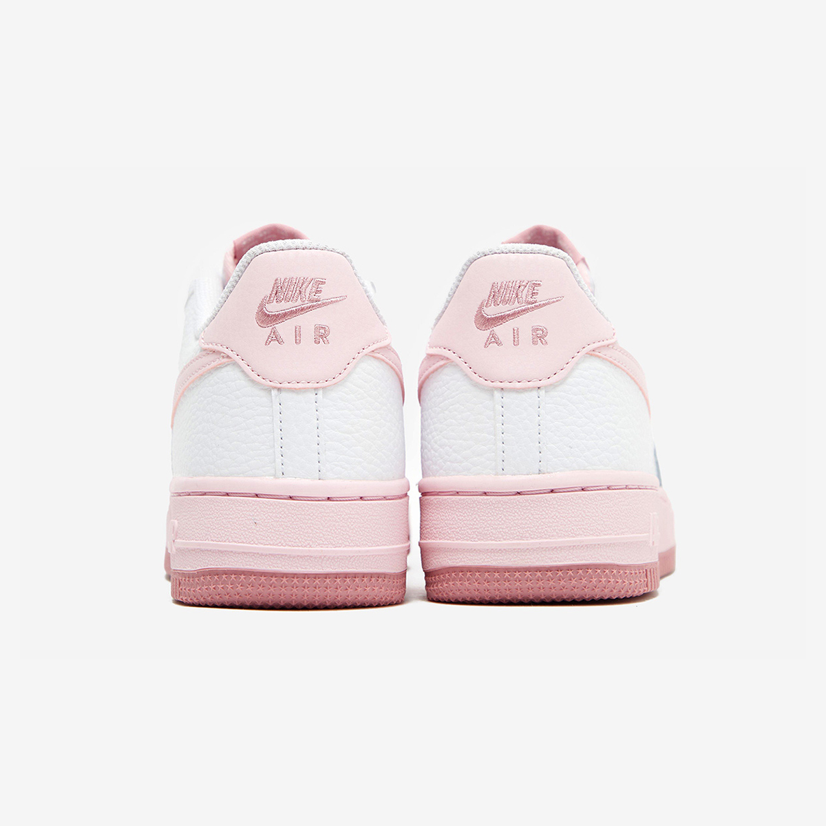 First Looks // Nike Air Force 1 Low GS “Pink Bottom”

SEE MORE: bit.ly/3Acgz4g