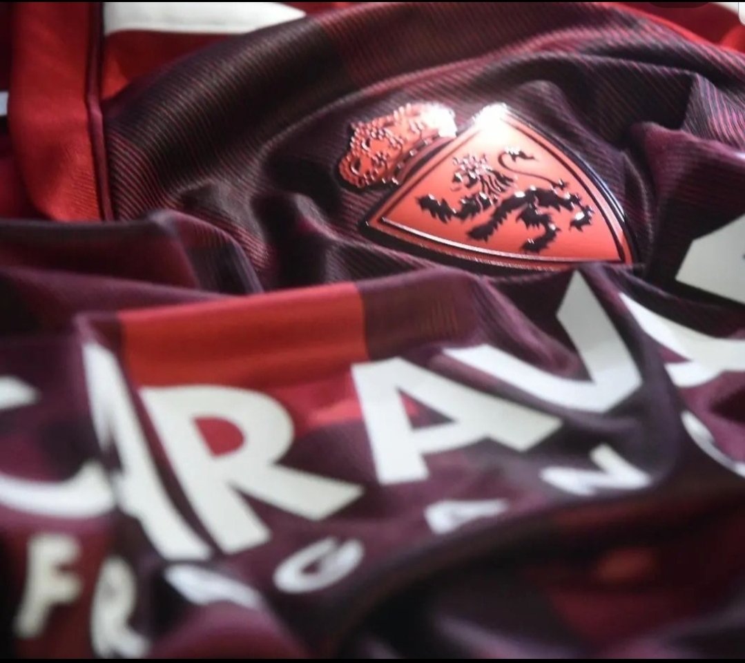 "El cachirulo se alzará."
Aciertazo del <a href="/RealZaragoza/">Real Zaragoza</a> y <a href="/adidas_ES/">adidas_ES</a>.
Ya no queda nada 22/23...
Nos vemos en La Romareda