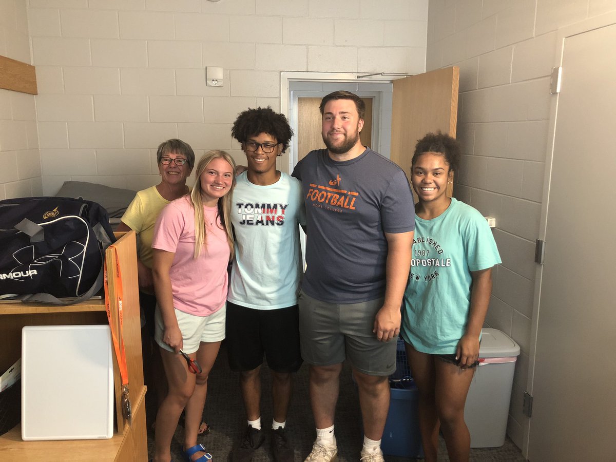 KKirklan's tweet image. Year 2!!!! I may have done a little dance on the way home💙🧡⚓️
He sure is blessed to have another great roommate