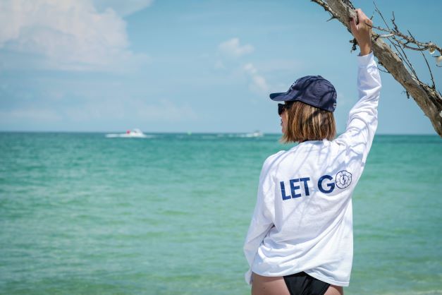 OceanKeyResort's tweet image. #LETGO at our island paradise. Warm turquoise waters, eclectic island accommodations, and friendly smiles ready to welcome you soon.

#oceankeyresort #sunsetpier #tropicaldistancing #lovefl #island #paradise #sandbar #visitkeywest #floridakeys #noblehousehotels