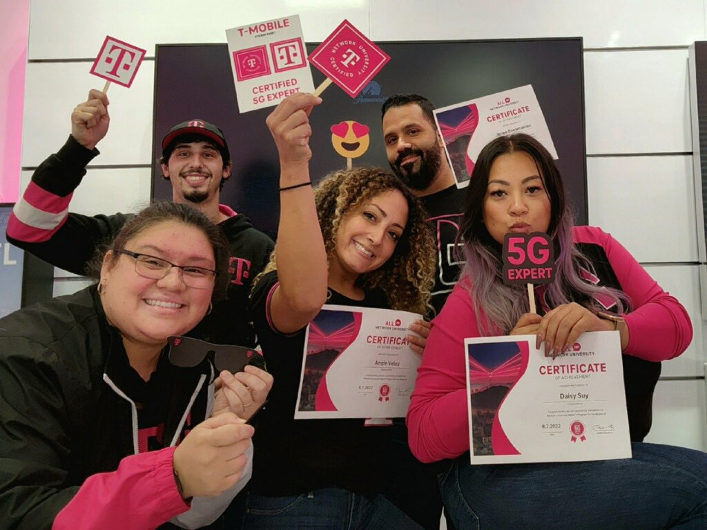 😅Completely slipped my mind to post! FANTASTIC "Total Experience" Meeting for 2915! #NEElite #TmobileNetworkUniversity #Magenta #TMobile #LowellMA <a href="/PhilipA92463045/">Philip Alvarez</a> <a href="/ScotOrlowski/">Scot Orlowski</a>