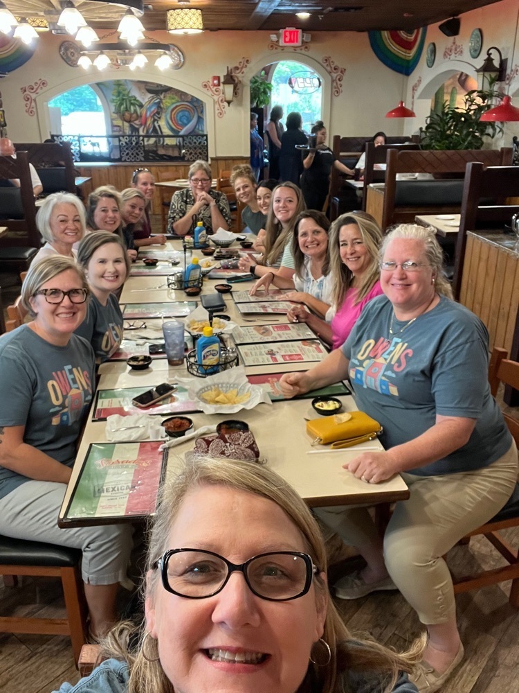 Third, fourth and fifth grades are sharpening the saw and enjoying lunch together. We love our Owens family! 🦅❤️🌮🍽 <a href="/OwensTylerISD/">Owens Tyler ISD</a>  #7habits #family #yum #teams #togther