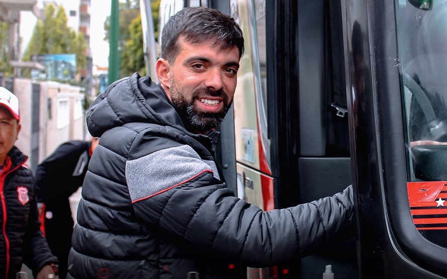 ¿DT del Rodillo? 🤔

🗣️ Iván Vázquez: "Hasta el momento sigo siendo el DT del primer equipo de <a href="/TecnicoUOficial/">TécnicoUniversitario</a>, el club no me ha notificado ningún tipo de despido, tengo contrato por año y medio. Me he presentado al complejo, no me dejaron trabajar en la sesión planificada.