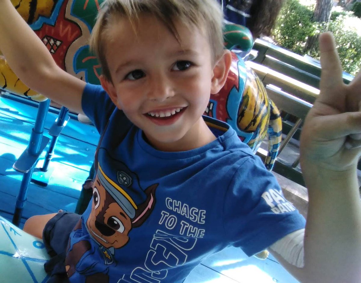 Manzorro_LuisR's tweet image. Mis peques os desean un feliz verano 😍😍