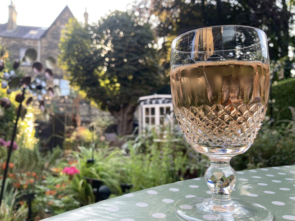 LadiesLoco's tweet photo. A glass of pink in the garden after a lovely sunny day. Need to find space for a garden railway! #TMRGUK @Magnorail_UK #modelrailway #modelmaking #gardenrail https://t.co/fyWMFld5Bl