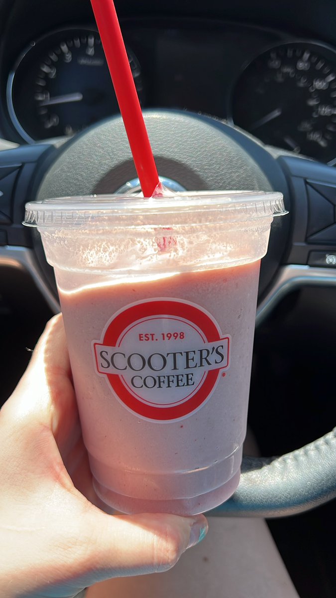 ShelbyB22's tweet image. #justsomething on my to-do list when running errands 🍓🥤❤️ @scooterscoffee