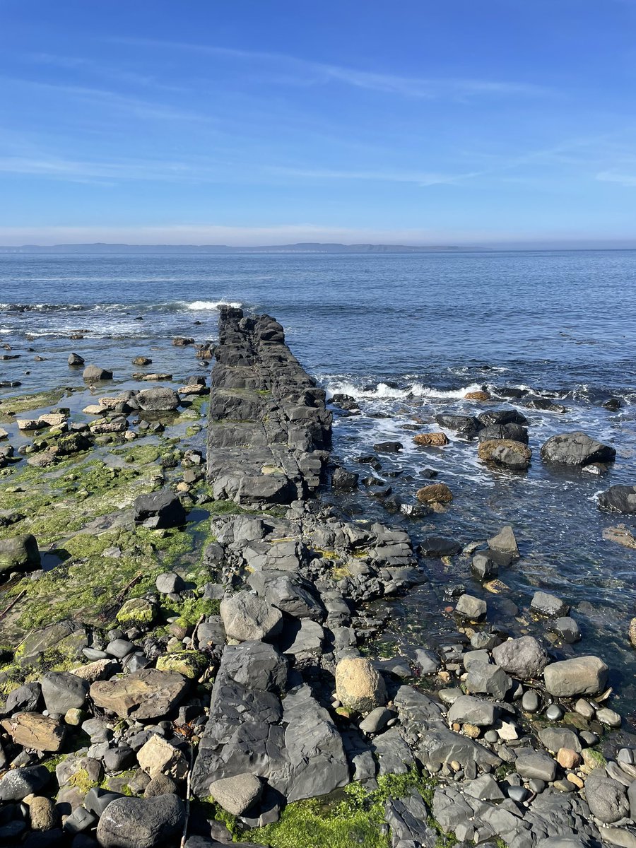 geol_soc's tweet photo. Great #fieldtrip to see the #geology of Colliery Bay at #Ballycastle. Here is the North Star Dyke and Fairhead sill - have a look at the #DuNoyer https://t.co/k90OvmV8o9 https://t.co/JJ6tPTZ4Kj