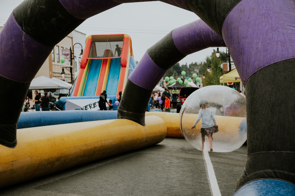 MissionFest is back and taking over Downtown Mission this Saturday, August 13th from 10 am - 4 pm! Bring the whole family down for live entertainment, good eats, vendor attractions, and the famous Missionfest zipline across downtown!! 📸 @ellennguyen_photos