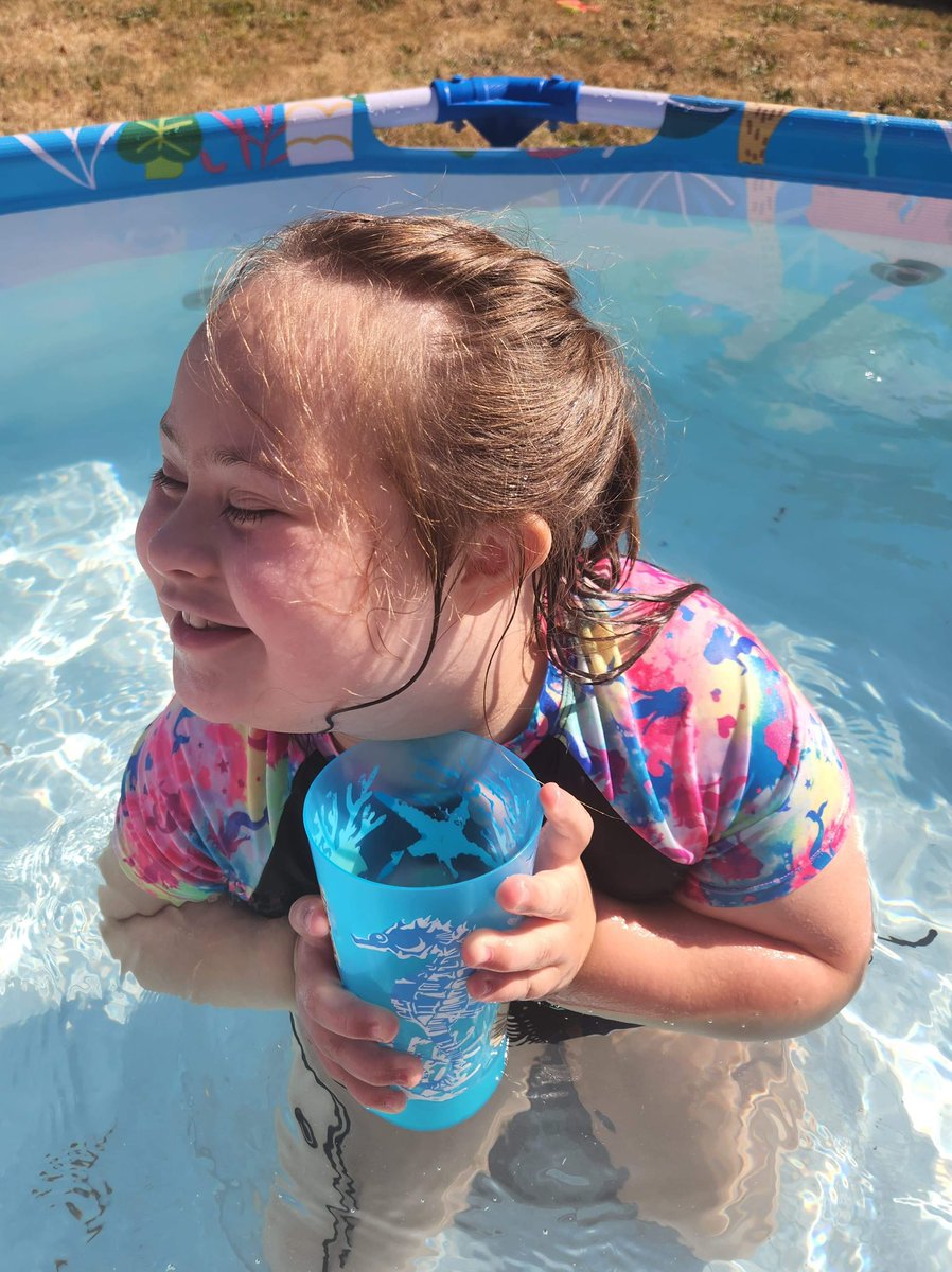 EmbraceDownSyn's tweet photo. We hope everyone has a smiley day today! 💙💛😄 

STAY 🆒! 💦🏊🏊‍♀️🤿 https://t.co/0DLvOoQUJM