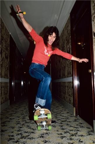 ReturnofR's tweet photo. Eddie Van Halen, 1979. #VanHalen https://t.co/h3h6tbaiWQ https://t.co/mDiZEw4Asj