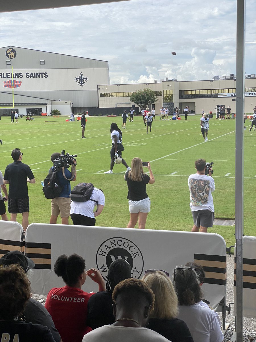 ryan_woodson's tweet photo. @Mathieu_Era Was at practice today and hoped to chat with you and get an auto but that weather alarm went off 😔😔maybe next time! https://t.co/0w452TNV8s