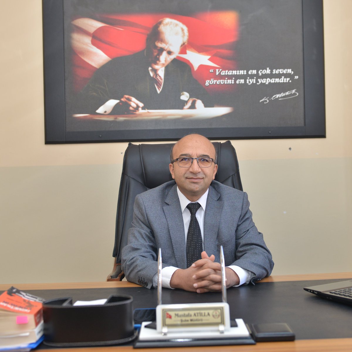 Matilla_1979's tweet photo. Dört yılıdir yürüttüğüm Arıcak İlçe MEM Şube Müdürlüğü görevimden, Elazığ İl MEM Şube Müdürü olarak atanmam sebebiyle bugün ayrılmış bulunmaktayım.
Sevgi ve saygı üzerine inşa ettiğimiz bu çalışma heyecanımıza destek ve katkıları ile güç veren herkese şükranlarımı sunuyorum. https://t.co/TSHzdzzopq