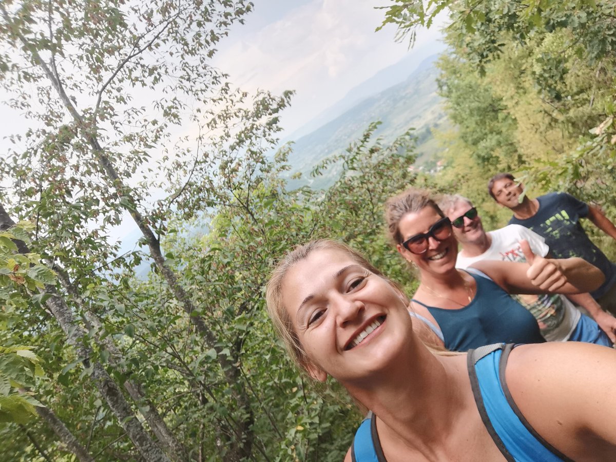 Er komen niet vaak Nederlanders in het kleine Montenegrijnse stadje Berane op vakantie. Gisteren kreeg ik bijzonder bezoek van <a href="/RijsdijkRianne/">Rianne Rijsdijk</a> in de stad waar mijn roots liggen. We hebben de berg Tifran samen beklommen⛰️💪 Zo leuk om haar een inkijk te geven in mijn leven hier.