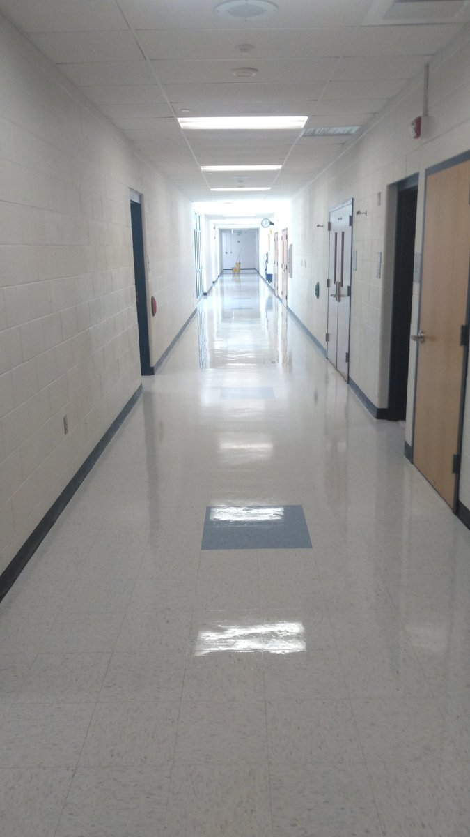 SMCPS_Ops's tweet image. The Building Service Team at SRMS has been working hard on their hallways!