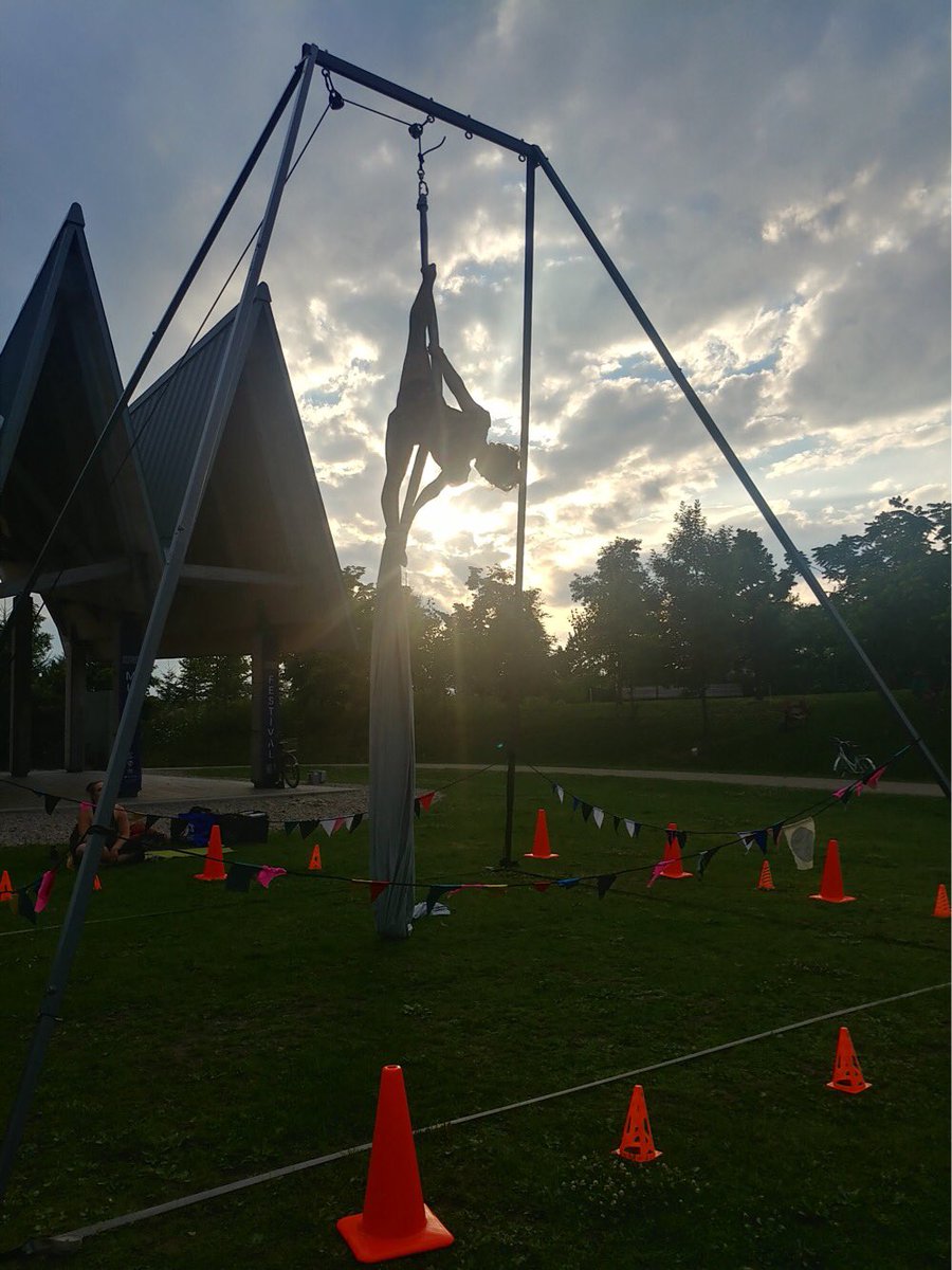HerciniArts's tweet image. Reminder: no performances at Trillium Park tonight or next week! But we’ll be back Tues Aug 23rd for more ambient aerial @OntarioPlace!