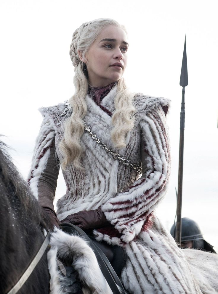 Targ_Nation's tweet photo. the only hated her cause she was prettier than everyone else https://t.co/VsjWCVUE4n