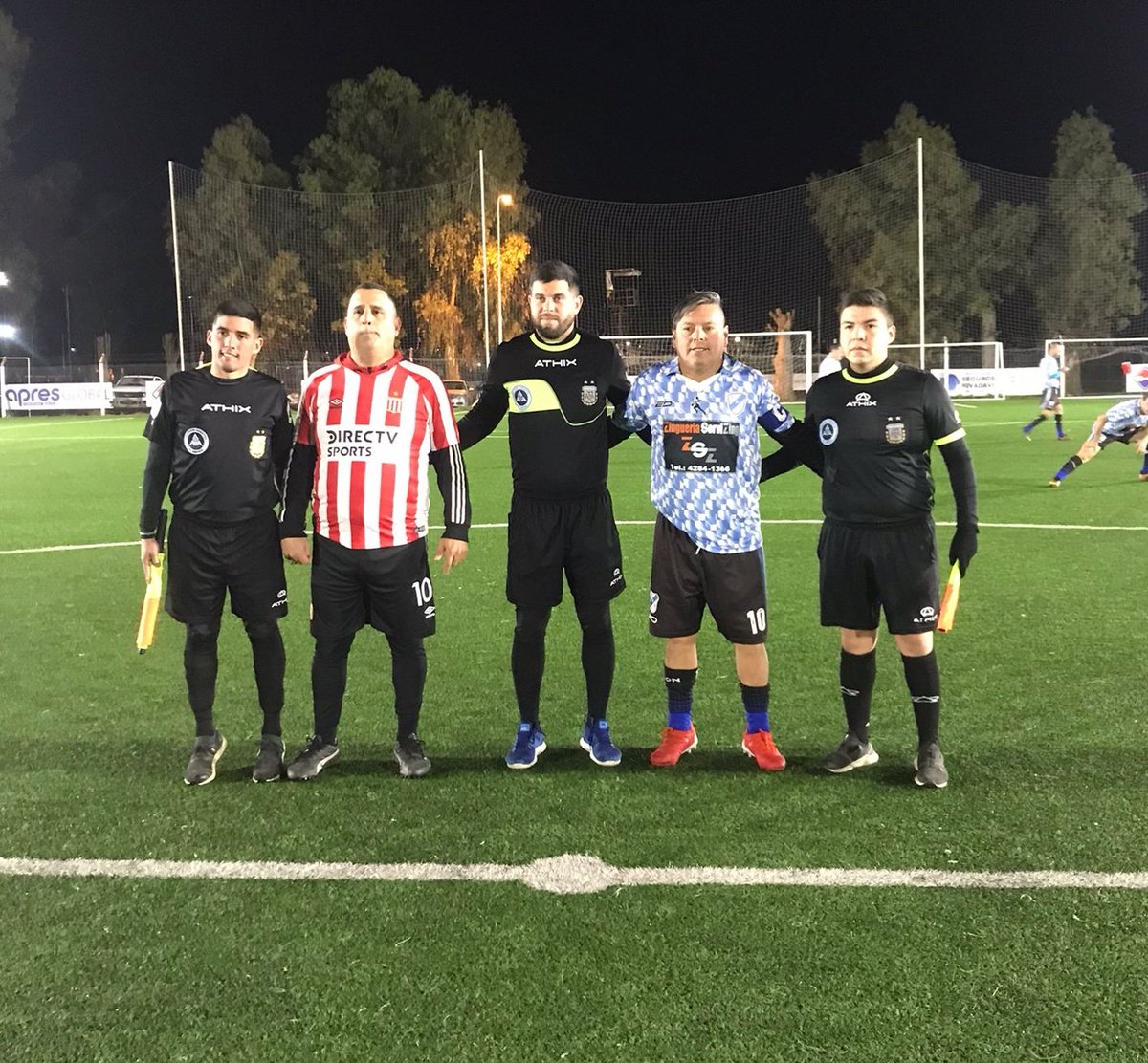 LocosxTemperley's tweet photo. ⚔️🛡👕 LOS GLADIADORES DEL SENIOR!!!

➡️ Por la 3️⃣ra fecha del torneo de Fútbol Senior +45, el Gasolero empató 3 a 3 🆚️ Estudiantes de La Plata en condición de visitante.
⚽️ Con goles de Gastón Báncora (x2) y Cristian del Castillo, el equipo logró un empate con sabor a triunfo. https://t.co/MxtcVHaGSB