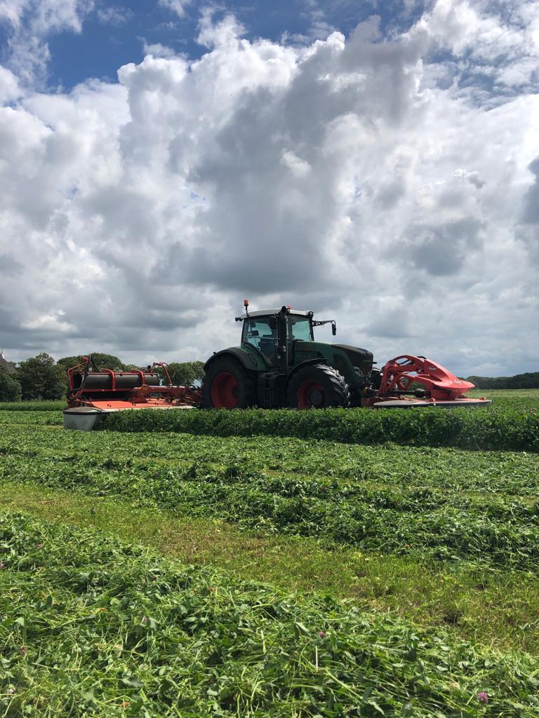 BartvanderHoog's tweet photo. 4e snede er af deze week. Ook begonnen met het opknappen van een ander perceel waar nu geitmest op komt. #biologisch #geitenhouderij #gaserop https://t.co/YNTAEPdzPn