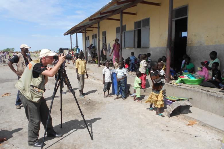 WorldVision's tweet photo. Is #ClimateChange stealing our chance to end poverty?
Our Emergency Communications Director @James_East reflects: https://t.co/X6dbYomSad
#SDGs | #WorldVisionView https://t.co/6joU14gHkr