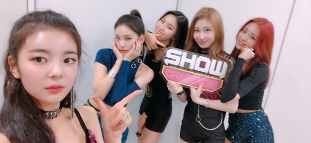 MYSCENE_twt's tweet photo. ୨ · MY ★ SC𝐄N𝐄 --- 🛍️ i𝐬 ready to 𝑓ashion ur 𝑤orld 🌐 𝕠n sta𝑔e!
Bañaditas y bonitas hemos llegado para contar the #𝗔𝗨𝗧𝗨𝗠𝗡·𝚂𝚃𝙾𝚁𝚈 y poder disfrutar con todas las ganas del mundo el #𝔸𝚂𝚃𝚁𝙾𝕭ㅡ𝟮𝗡𝗗𝗖𝗕. https://t.co/MTlKJTc3sL