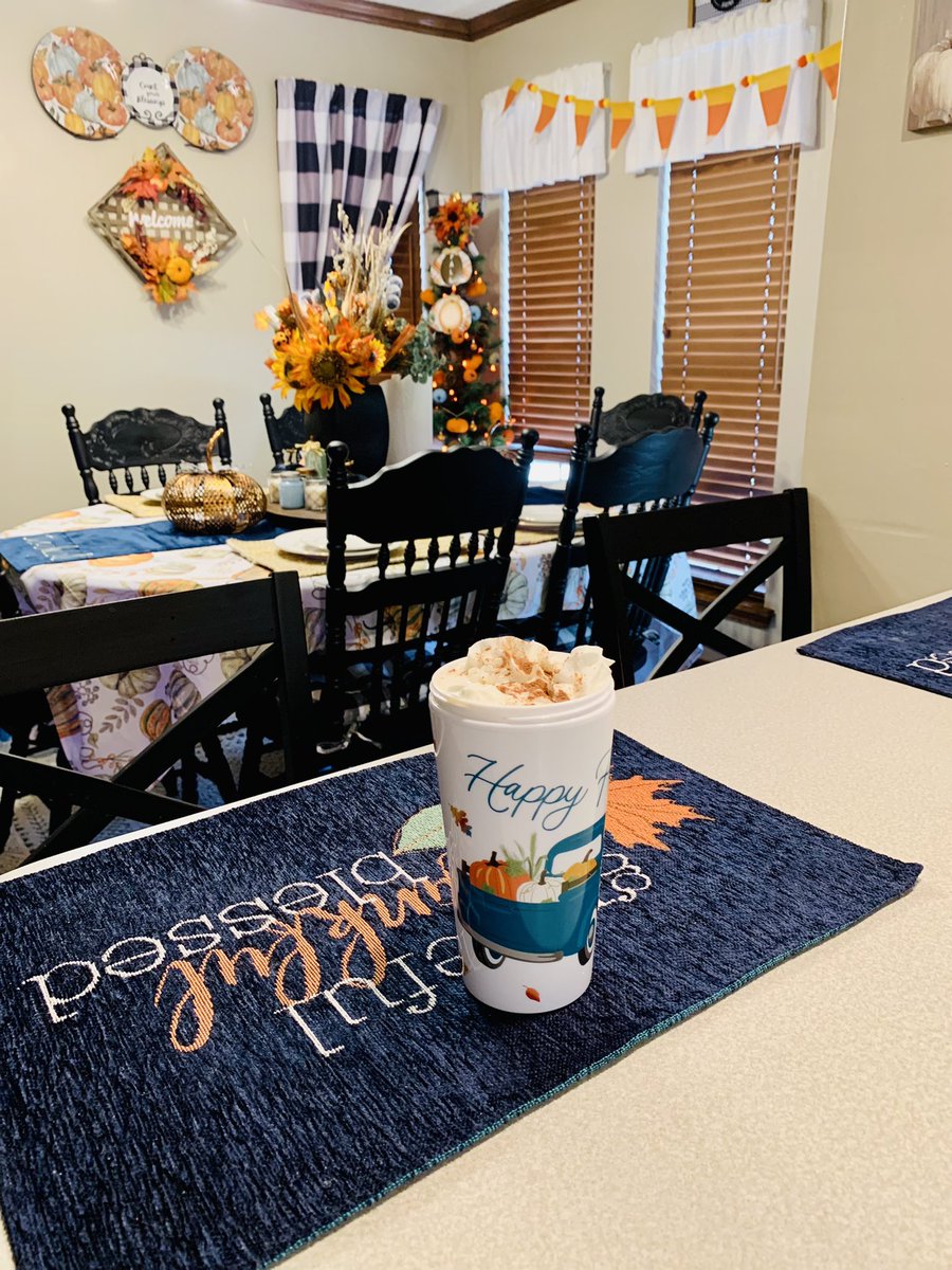 shinyqueen39's tweet photo. Pumpkin spice even though it feels like it’s 94° outside #hurryupfall https://t.co/C5PY8ZDO4V