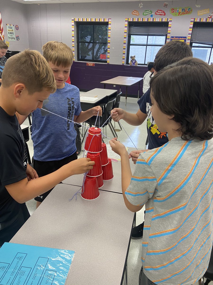 Grabbing Teamwork on the first day of School!! <a href="/RRMSRoyalKnight/">RRMS</a> #RRMSALLIN #WeAreRoyal