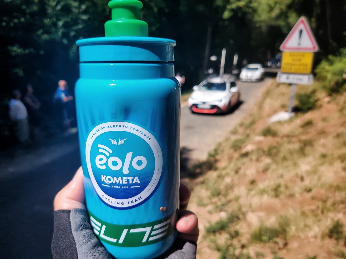Many thanks to the @EoloKometaTeam soigneur that gave me that bidon of cold water during an unplanned stop in the middle of my 220km ride today! Unexpectedly found myself on the #TDA22 route. Much appreciated in that scorching heat!