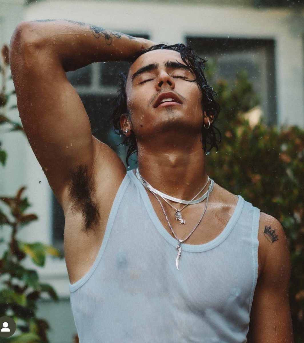 SluttyShakespe1's tweet photo. Damn, @_michaelcimino_ … bringing out the pits! I’ve always been in love … but now I’m really wet! #Armpits #Pits #HairyPits #BushyPits #ArmpitHair https://t.co/Dff7p8r7gj