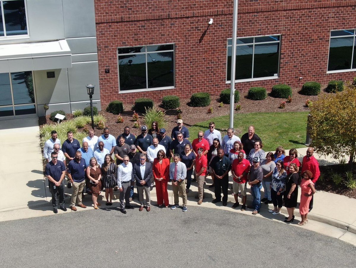 VaNaturalGas's tweet photo. @KimGreeneCEO, CEO, chairman and president of @SouthernCoGas, joined @VNGPresident Robert Duvall, along with members of the employee resource group, VetNet, for an official flag-raising ceremony in Virginia Beach. The flag was previously flown over the US Capitol in April. https://t.co/VeqyFXVV56