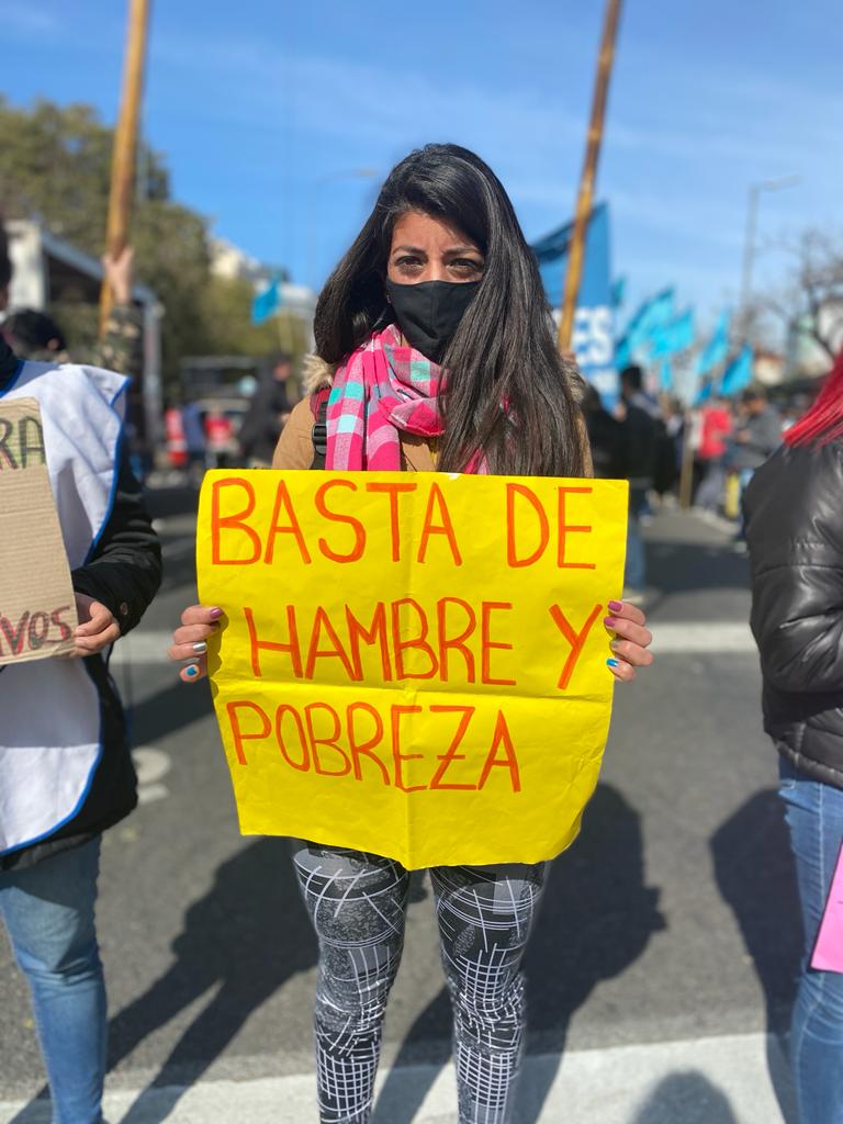 Territorial_lp's tweet photo. Nos recibieron en el Ministerio de Economía encabezado por @SergioMassa, pero no recibimos una respuesta positiva por parte del Estado.
❗️Seguimos exigiendo lo que nos corresponde como ciudadanxs trabajadores
#BastaDeInflacion #EstadoAusente #Techa #Trabajo #Salario https://t.co/qkwhM6OueI