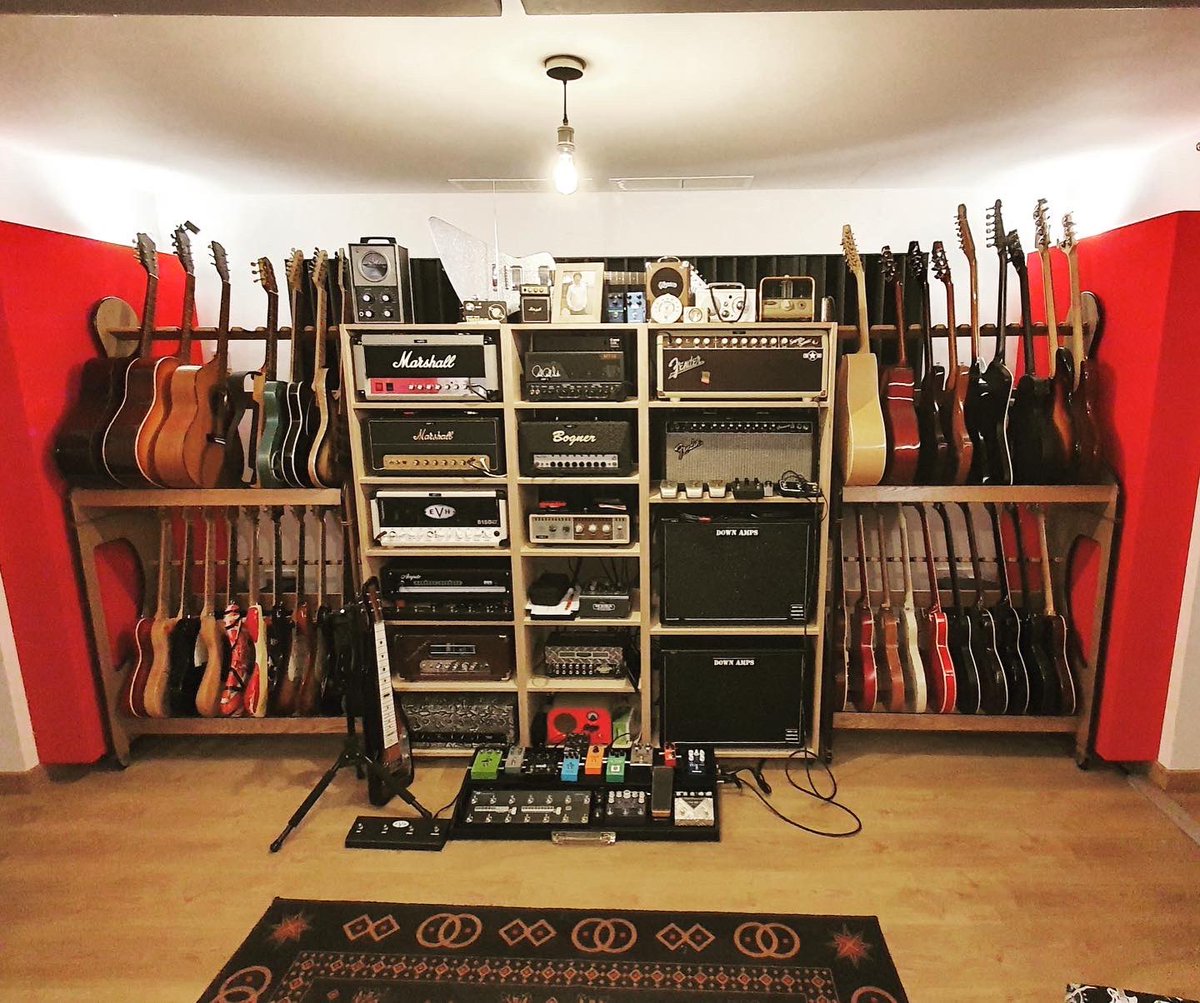 stand_made's tweet image. Great to finally see these “overseas” racks all set up and put to work 😁

🇬🇧#oak #bespoke #guitarstands #guitarstorage #guitargear #handmadetoorder #madeinengland #madeinshropshire #oakfurniture #bespokefurniture