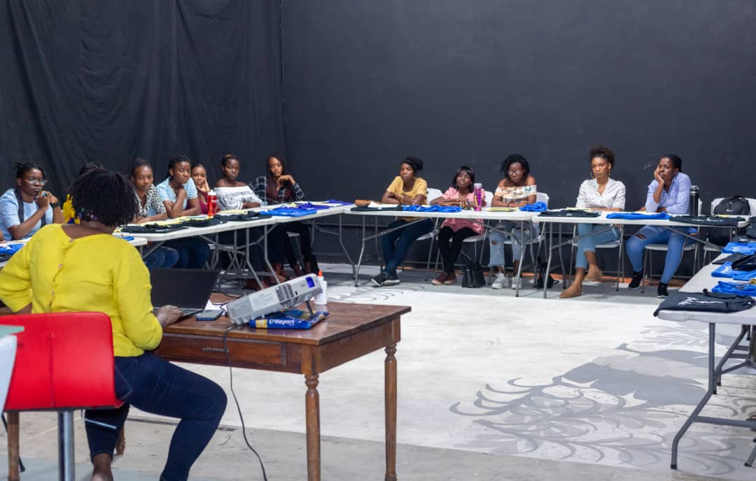 mus_elles's tweet photo. Les 5 et 6 août 2022, Mus’Elles a organisé une formation autour du thème: Empowerment et leadership féminin en Haïti : Quels enjeux ? avec Dr Sabine Lamour.Merci à @Fokal, @AmbassadedeFranceenHaiti et @Acted et @NegesMawon  pour leurs supports. https://t.co/7njJmd4q7w