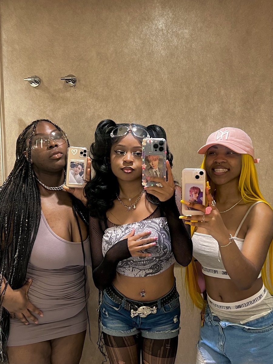 mefeater's tweet photo. Fly Black girls>> 💕 https://t.co/1Kv80cpwob