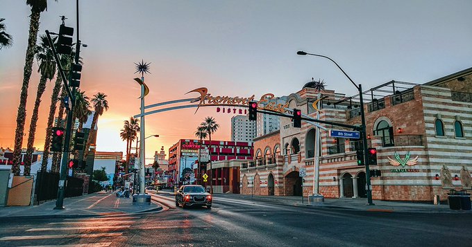 CityOfLasVegas's tweet image. According to @ZeroFatalsNV, the main reason for all the unsafe driving at intersections is simple: people are in a hurry. 🚦

In just five years in intersection-relation crashes:
- 495 people have lost their lives
- 2,000+ were injured

This is your reminder to #StopOnRed2022 🛑