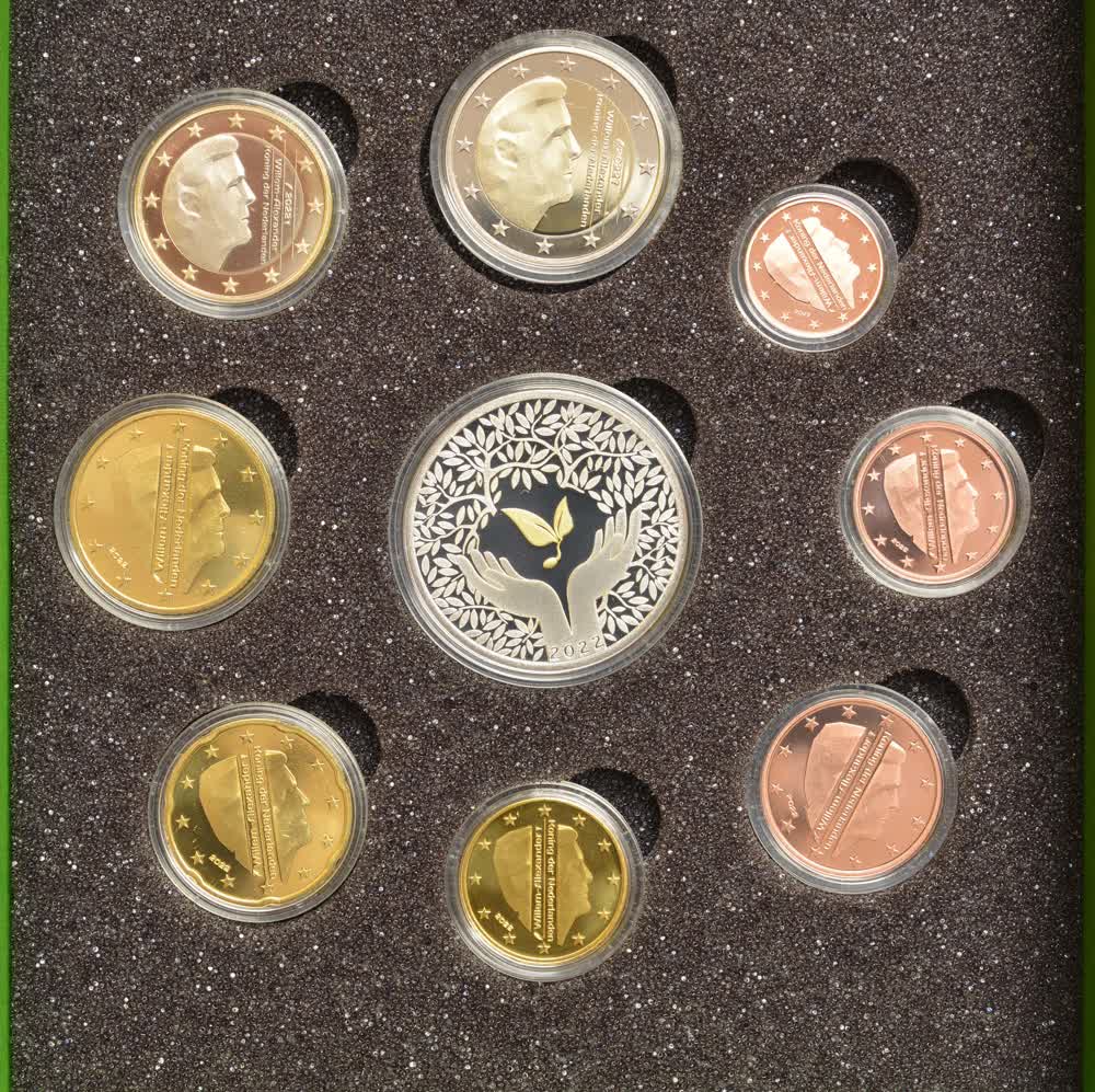 EUROCOLLEZIONE (@eurocollezione) on Twitter photo #OLANDA 🇳🇱 Set Divisionale 8 monete FS "Aarde"
eurocollezione.altervista.org/_OLANDA_/_Seri…
- Tiratura 3.000
- Emissione luglio
- Prezzo emissione € 69,95
<a href="/royaldutchmint/">Royal Dutch Mint</a> <a href="/WiIIemAlexander/">𝗪𝗶𝗹𝗹𝗲𝗺𝗔𝗹𝗲𝘅𝗮𝗻𝗱𝗲𝗿♔</a> <a href="/bvanravenswaaij/">Bert van Ravenswaaij</a> #Nederland #Aarde #OLANDA 🇳🇱 Set Divisionale 8 monete FS "Aarde"
eurocollezione.altervista.org/_OLANDA_/_Seri…
- Tiratura 3.000
- Emissione luglio
- Prezzo emissione € 69,95
<a href="/royaldutchmint/">Royal Dutch Mint</a> <a href="/WiIIemAlexander/">𝗪𝗶𝗹𝗹𝗲𝗺𝗔𝗹𝗲𝘅𝗮𝗻𝗱𝗲𝗿♔</a> <a href="/bvanravenswaaij/">Bert van Ravenswaaij</a> #Nederland #Aarde