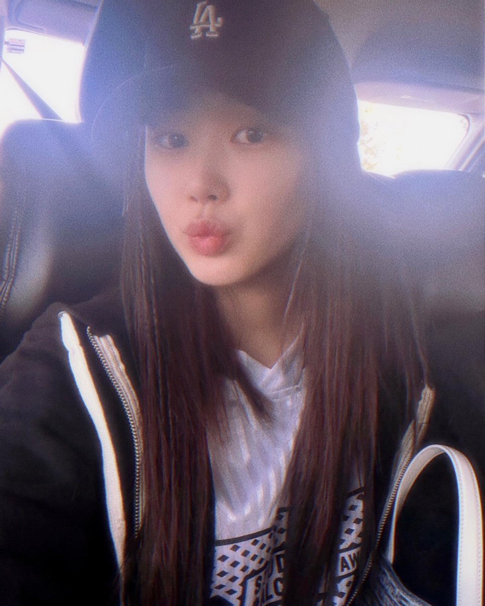 iscream_twt's tweet photo. 🐈‍⬛😵‍💫

#JUHYEON #주현
#ISCREAM #이스크림 https://t.co/P2iUvLwzPv