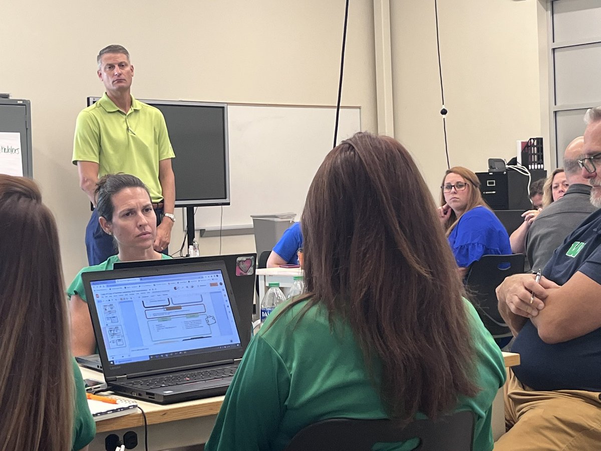 RimmerEdTech's tweet photo. If today was any indication of how this year will play out #TeamUCPS is excited and ready! @AGHoulihan @UCPSNC #GrowingU https://t.co/vXkf0Xa0g4