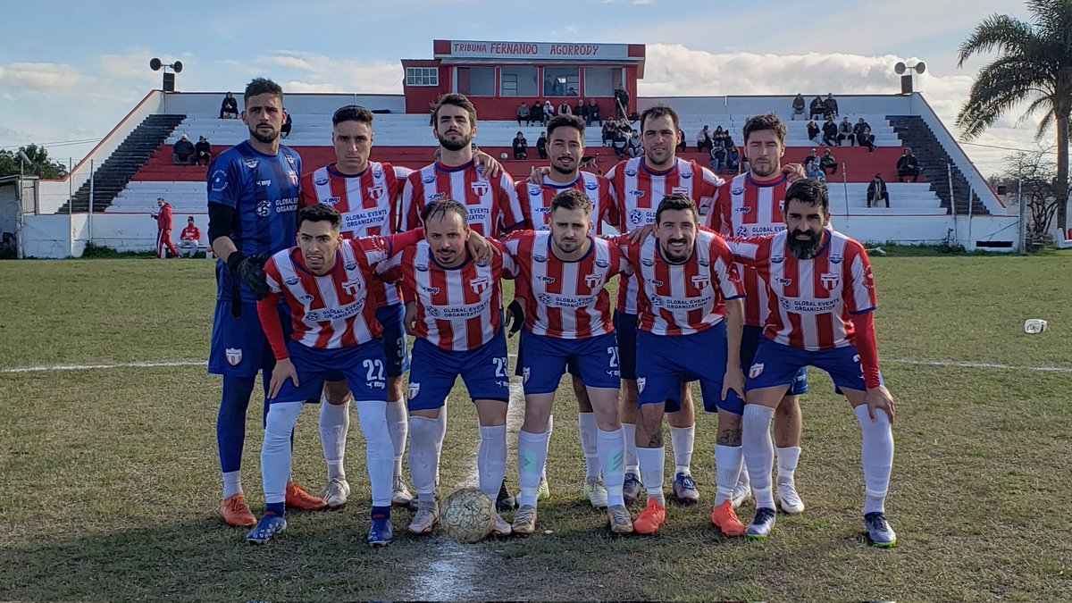 clubsancarlos's tweet photo. Alineación inicial:
1- Mariezcurrena
23- Páez
4- Figueredo
2- Maidana
22- Madruga
14- Noguez
24- Machado
10- Rivero
21- Tabeira
30- Telleri
7- Bernales https://t.co/jlI7Tw6rhn