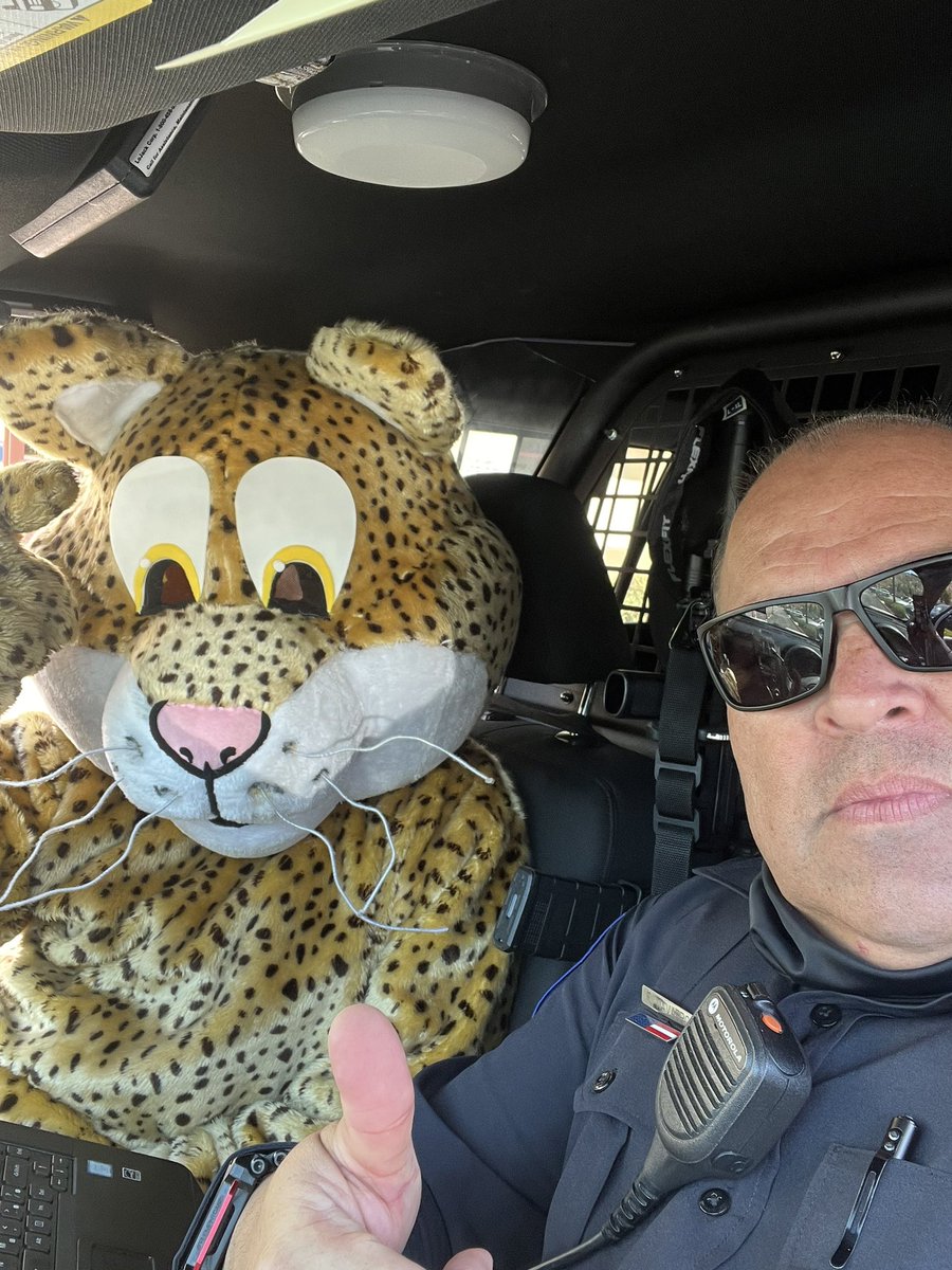 You never know who you are going to run into when you at <a href="/lasselleVVUSD/">Lasselle Elementary</a> Always great to see Leo the Leopard! Showing their spots! <a href="/VVUSDPD/">VVUSD-Police Department</a>