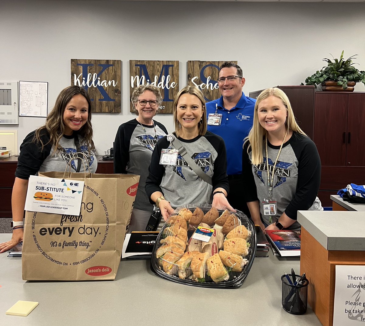 I’m honored to be able to recognize <a href="/IndianCreekES/">Indian Creek ES</a> and Killian MS <a href="/TinaKrol/">Tina Krol, Ed.D.</a> with a lunch delivery.  Great job office staff and campus leaders getting the SY off to a fantastic start!  Let’s Go!  #onelisd
