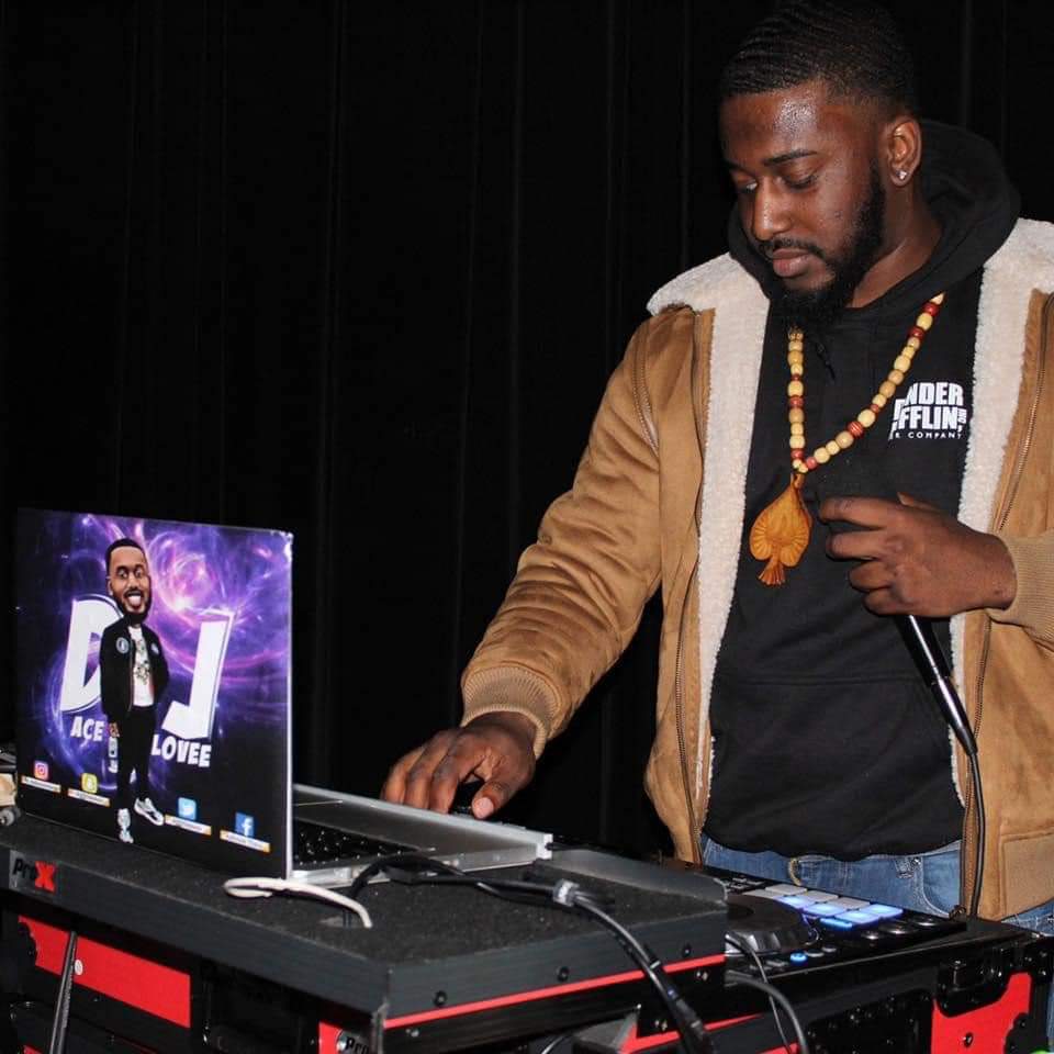 ViassyPool's tweet photo. My son DJ Ace Love (Ashaun Viassy Jr) is among top 22 New York City djs #topnycdjs
#NewYorkCity @Arnorgehh #TheBreakfastClub @Salonemessenger @SnoopDogg @Akon #NewYorkTimes #WhatsApp https://t.co/oRCneGi106