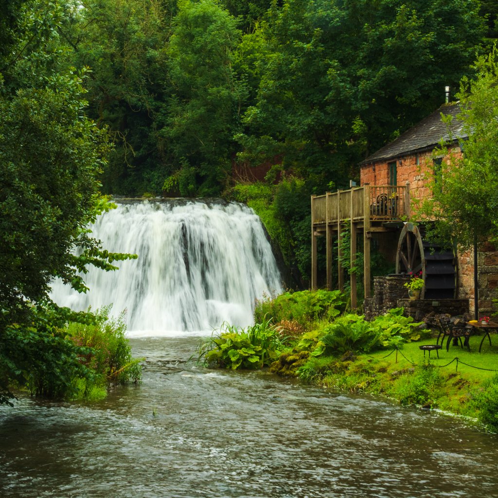 Found this lovely little waterfall near Appleby-in-Westmorland. Rutter Force Falls.
#olympuscamera #olympusem1markii #mz14150ii #microfourthirds #MicroFourThirdsPhotography #waterfalls #handheldphotography #applebyinwestmorland #rutterforcefals