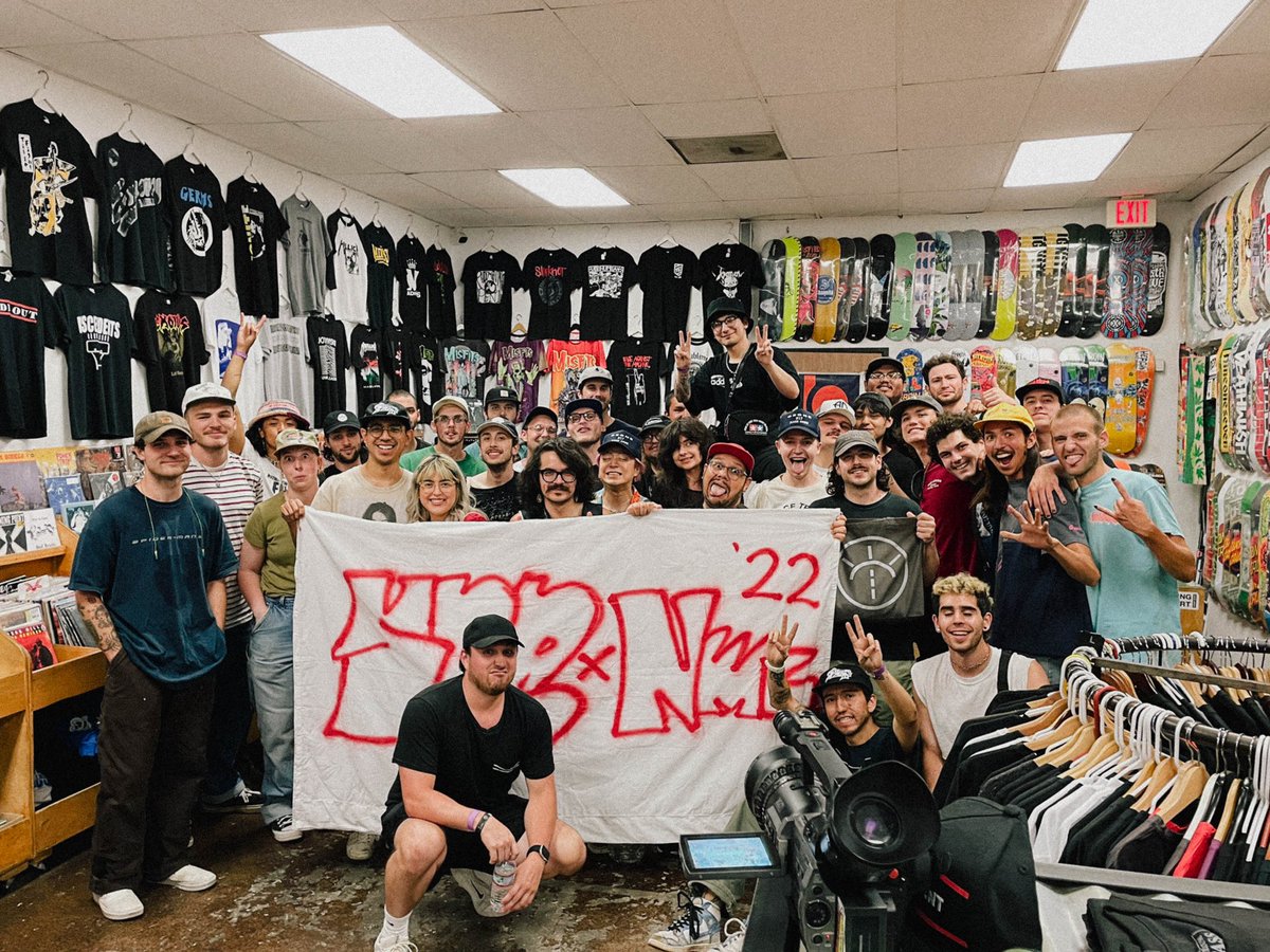 SundayDriveRecs's tweet photo. Still reflecting from an amazing weekend in Orange County / LA. Endless thank you too all of the bands who put on amazing shows, everyone who came out and said hello, to @programmehq for welcoming us, @BRAINDEADLA for making this possible… https://t.co/GbeOaplBsq