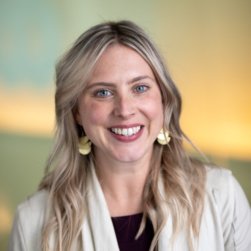 Congrats to <a href="/voxlindsaysmith/">Lindsay Smith Rogers</a>, the 2022 award winner for Staff Excellence in Public Health Practice in Baltimore, for her collaboration with the Fells Point Main Street Association and <a href="/MDHealthDept/">Maryland Department of Health</a> to conduct overdose prevention trainings in Fells Point.

tinyurl.com/2021-2020-Prac…