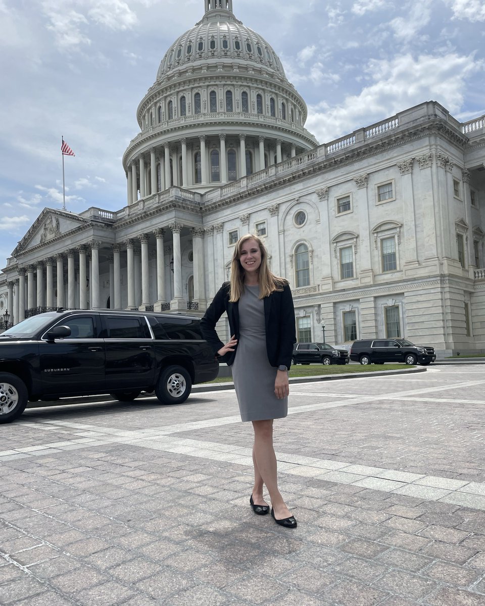 hrcberkeley's tweet photo. #FellowFeature! Anna Judson is a 2022
@hrcberkeley fellow + Legal Studies grad + incoming @BerkeleyLaw student. This summer, she conducted federal child-welfare policy research & curriculum development in D.C. & supported the @NFYInstitute's incoming Congressional Delegates 👏 https://t.co/2vXyD6lH4E
