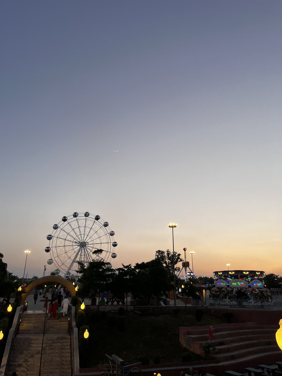 oyeshaaaa's tweet photo. This acc is only a sky pic account now https://t.co/XIk4v1edcd