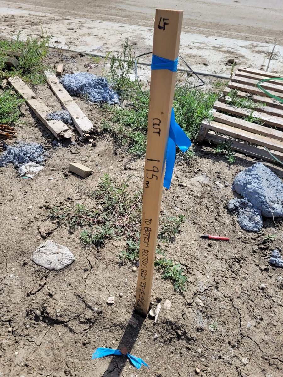 digsafeyeg's tweet photo. The cut stake identified the need for a #locate.
Contacting @utilitysafety.ca assured the need for hand exposure
before the excavating began.
#clickbeforyoudig
#wherestheline
#knowwhatsbelow
#Eapuoc
#digsafeyyc
#digsafe
#SafetyFirst https://t.co/s7uAoE4K5b